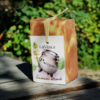 savon parfum partchouli de couleur marbré rouge et neutre